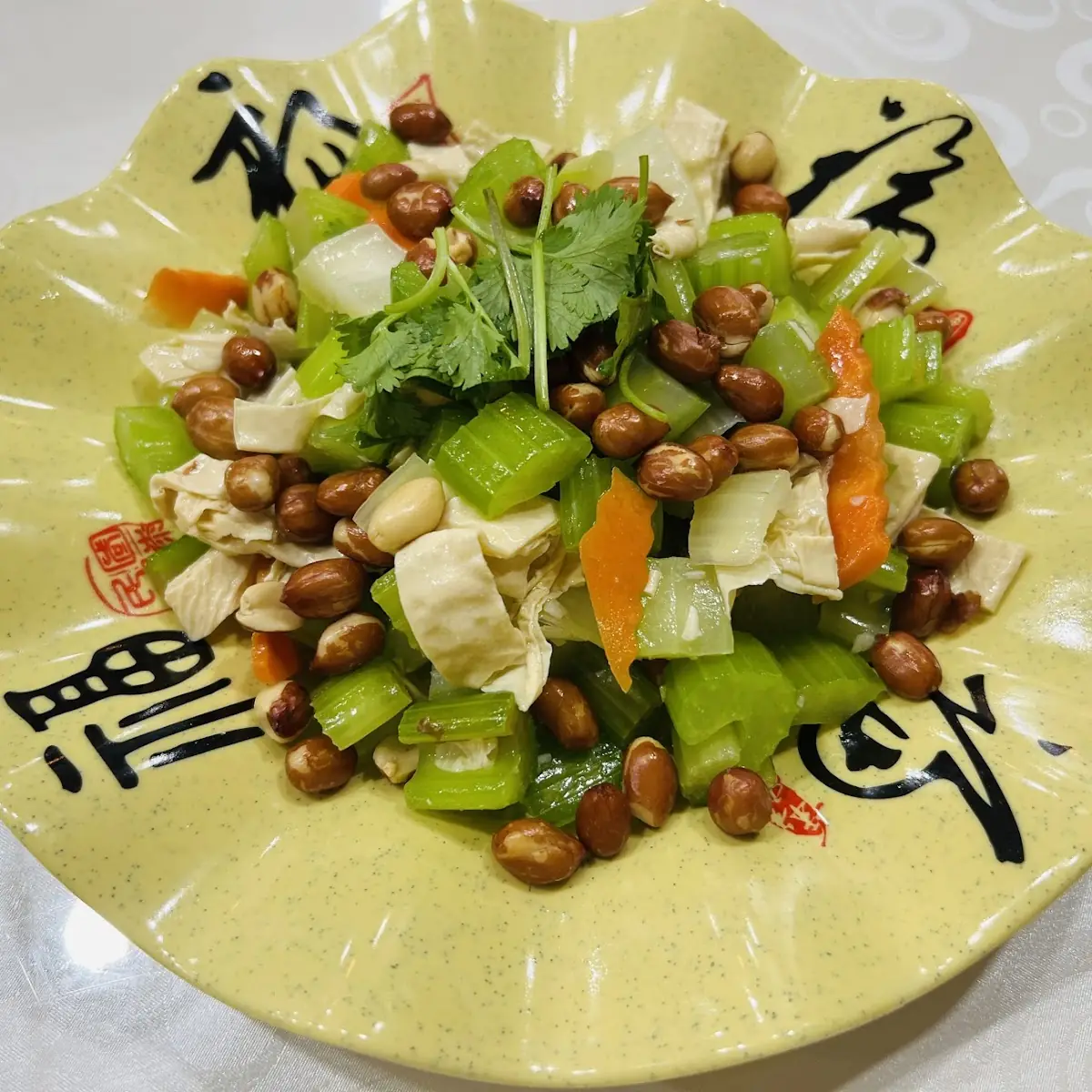 celery salad with bean curd peanut 10 凉拌芹菜腐竹